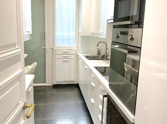 Апартаменты Outstanding 2 Bedrooms With A Terrific Eiffel Tower View Париж