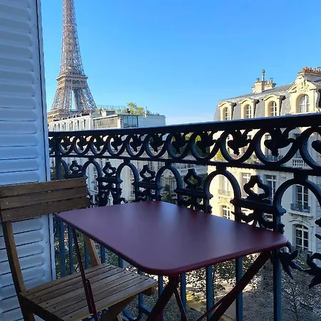 Outstanding 2 Bedrooms With A Terrific Eiffel Tower View Apartment Paris