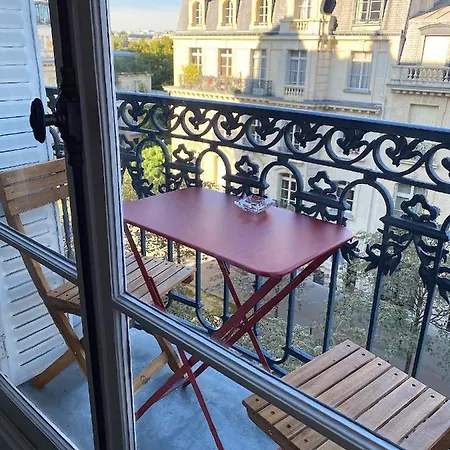 Outstanding 2 Bedrooms With A Terrific Eiffel Tower View Apartmán