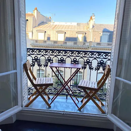 Outstanding 2 Bedrooms With A Terrific Eiffel Tower View Apartmán Paříž