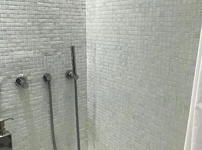 Outstanding 2 Bedrooms With A Terrific Eiffel Tower View Apartment *