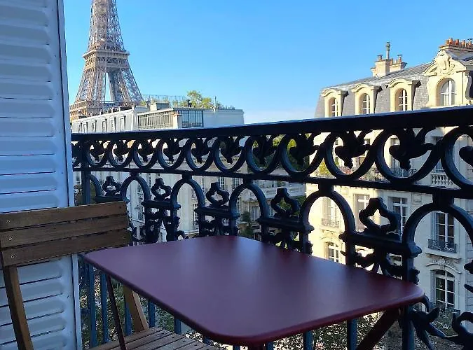 Outstanding 2 Bedrooms With A Terrific Eiffel Tower View Apartment Paris
