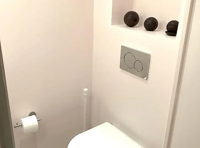 Outstanding 2 Bedrooms With A Terrific Eiffel Tower View Apartment *