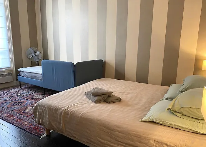 Apartment Outstanding 2 Bedrooms With A Terrific Eiffel Tower View Paris